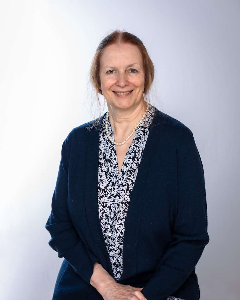 Gilian Crowther MA (Oxon), FBANT, CNHC reg.